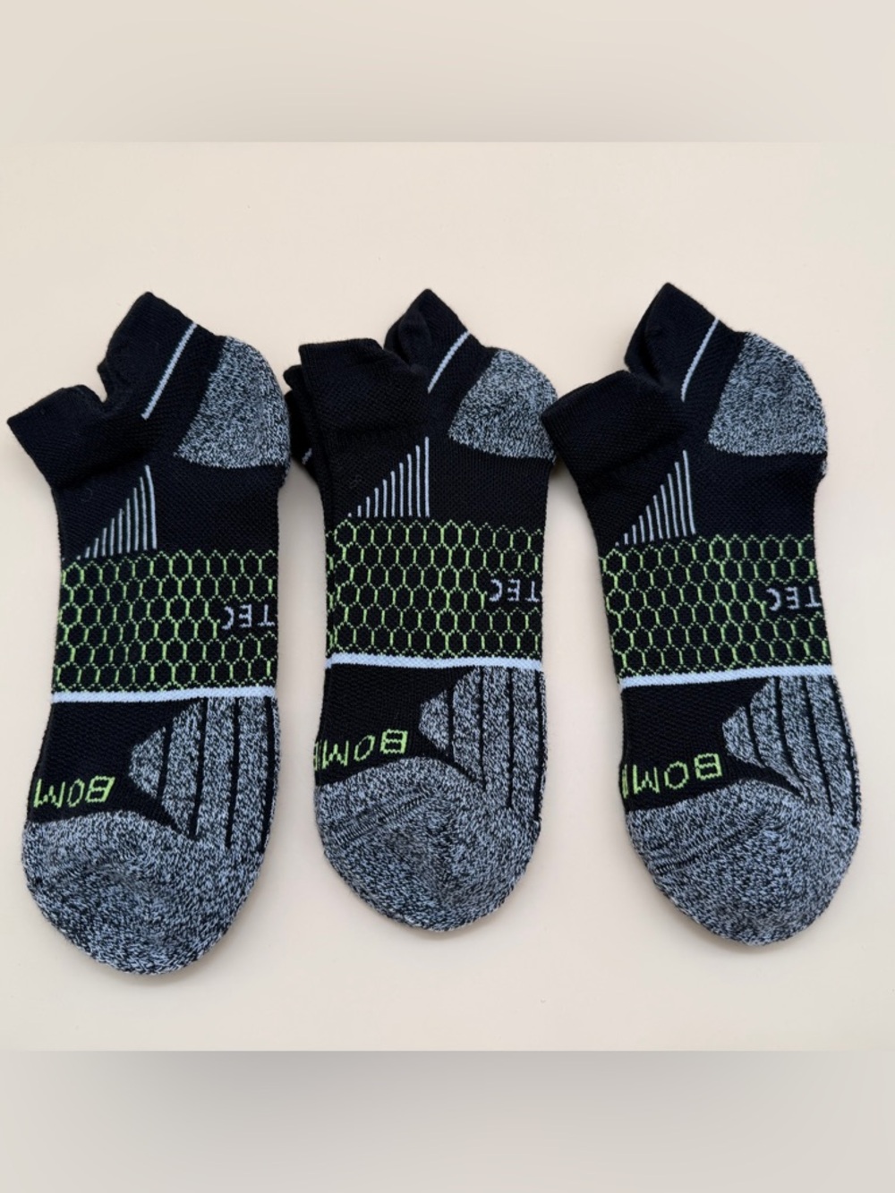 Bombas Ankle socks Unisex Black Yellow Hex Tec Size Medium 3 pairs NWOT